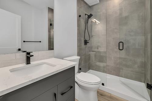 771 Carnoustie Drive, Kelowna, BC - Indoor Photo Showing Bathroom