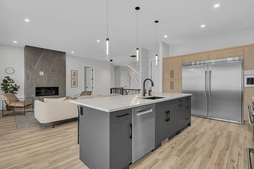 771 Carnoustie Drive, Kelowna, BC - Indoor Photo Showing Kitchen With Upgraded Kitchen