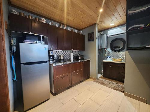 96-4354 Hwy 3 Highway, Keremeos, BC - Indoor Photo Showing Kitchen