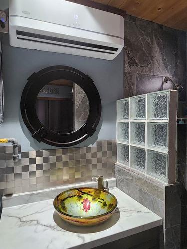 96-4354 Hwy 3 Highway, Keremeos, BC - Indoor Photo Showing Laundry Room