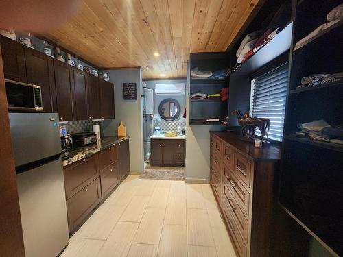 96-4354 Hwy 3 Highway, Keremeos, BC - Indoor Photo Showing Kitchen