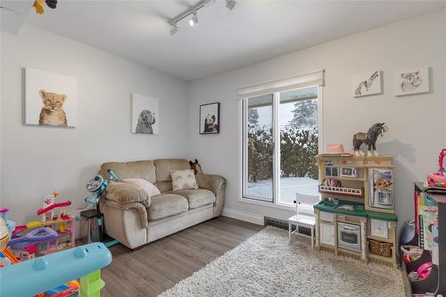 2806 15 Street, Vernon, BC - Indoor Photo Showing Living Room