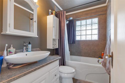 2806 15 Street, Vernon, BC - Indoor Photo Showing Bathroom