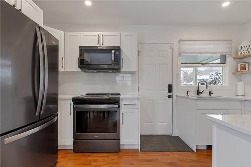 2806 15 Street, Vernon, BC - Indoor Photo Showing Kitchen