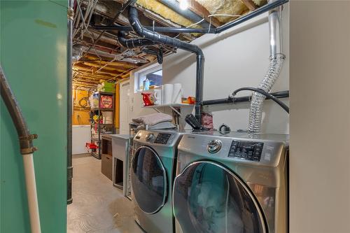 2806 15 Street, Vernon, BC - Indoor Photo Showing Laundry Room