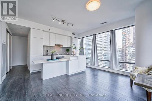 2008 - 5 St. Joseph Street, Toronto, ON - Indoor Photo Showing Kitchen With Upgraded Kitchen