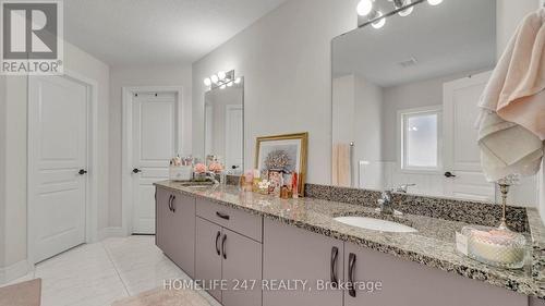 2016 Maddex Way, London, ON - Indoor Photo Showing Bathroom