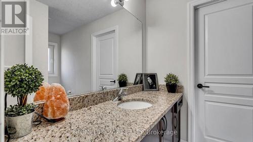 2016 Maddex Way, London, ON - Indoor Photo Showing Bathroom