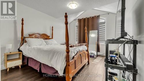 2016 Maddex Way, London, ON - Indoor Photo Showing Bedroom