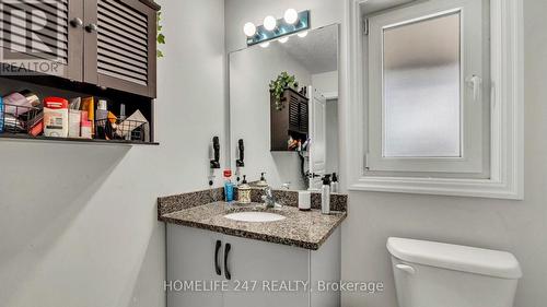 2016 Maddex Way, London, ON - Indoor Photo Showing Bathroom