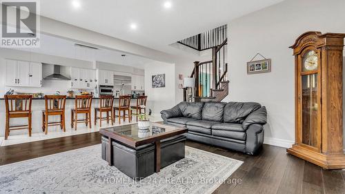 2016 Maddex Way, London, ON - Indoor Photo Showing Living Room