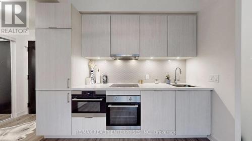 1511 - 158 Front Street E, Toronto, ON - Indoor Photo Showing Kitchen