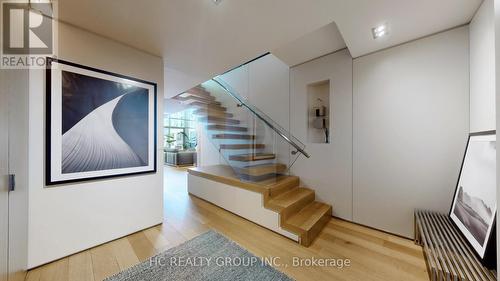 302 - 238 Davenport Road, Toronto, ON - Indoor Photo Showing Living Room