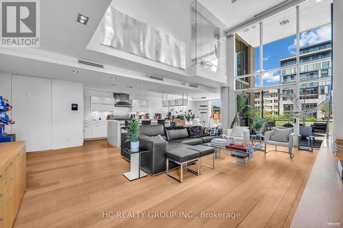 302 - 238 Davenport Road, Toronto, ON - Indoor Photo Showing Living Room