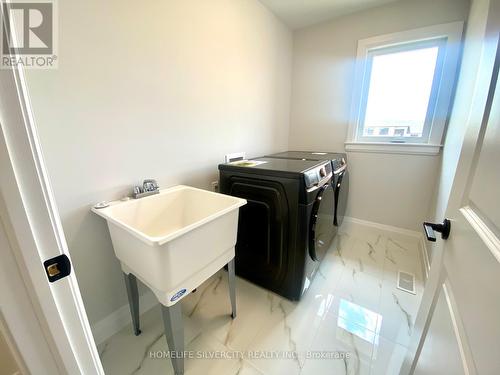 535 Veneto Street, Lakeshore, ON - Indoor Photo Showing Laundry Room