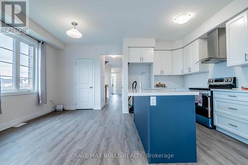 9201 Griffon Street, Niagara Falls, ON - Indoor Photo Showing Kitchen With Upgraded Kitchen