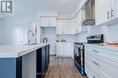 9201 Griffon Street, Niagara Falls, ON - Indoor Photo Showing Kitchen