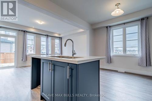 9201 Griffon Street, Niagara Falls, ON - Indoor Photo Showing Kitchen With Double Sink