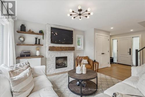 1422 Everall Road, Mississauga, ON - Indoor Photo Showing Living Room With Fireplace