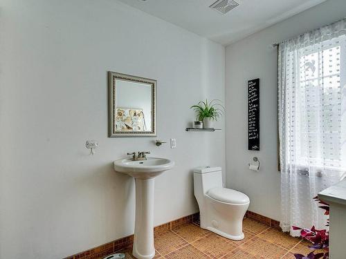 Powder room - 712 Rue Alain, Saint-Colomban, QC - Indoor Photo Showing Bathroom