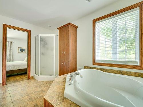 Ensuite bathroom - 712 Rue Alain, Saint-Colomban, QC - Indoor Photo Showing Bathroom