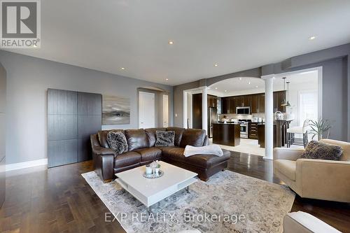 51 Routledge Drive, Richmond Hill, ON - Indoor Photo Showing Living Room