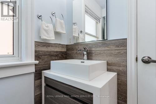 177 Avondale Avenue, Toronto, ON - Indoor Photo Showing Bathroom