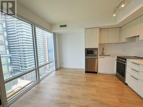 1204 - 18 Maitland Terrace, Toronto, ON - Indoor Photo Showing Kitchen