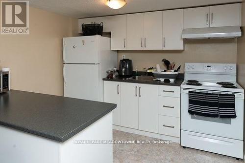 45 Vinci Crescent, Toronto, ON - Indoor Photo Showing Kitchen