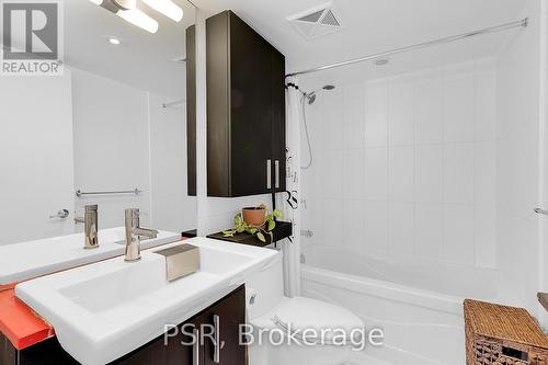 1706 - 8 Telegram Mews, Toronto, ON - Indoor Photo Showing Bathroom