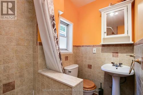 415 Leslie Street, Toronto, ON - Indoor Photo Showing Bathroom