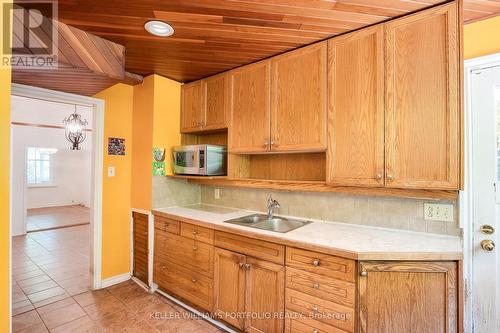 415 Leslie Street, Toronto, ON - Indoor Photo Showing Kitchen With Double Sink