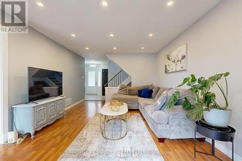 1593 Geta Circle, Pickering, ON - Indoor Photo Showing Living Room