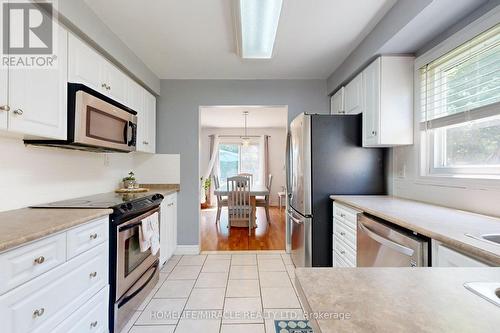 1593 Geta Circle, Pickering, ON - Indoor Photo Showing Kitchen