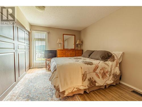 31 800 N Second Avenue, Williams Lake, BC - Indoor Photo Showing Bedroom