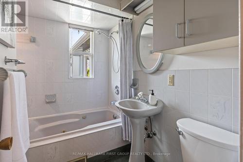 18 Shoreview Drive, Toronto, ON - Indoor Photo Showing Bathroom