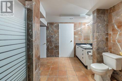 18 Shoreview Drive, Toronto, ON - Indoor Photo Showing Bathroom