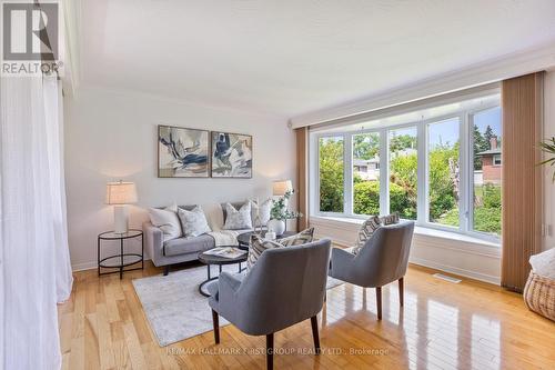 18 Shoreview Drive, Toronto, ON - Indoor Photo Showing Living Room