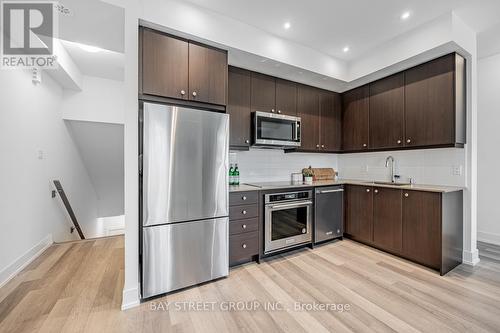 9 - 52 Holmes Avenue, Toronto, ON - Indoor Photo Showing Kitchen