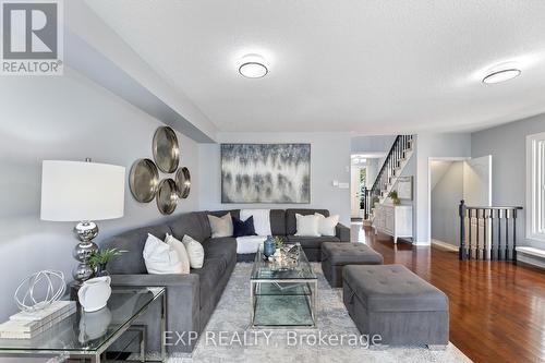 52 Bar Harbour Square, Toronto, ON - Indoor Photo Showing Living Room