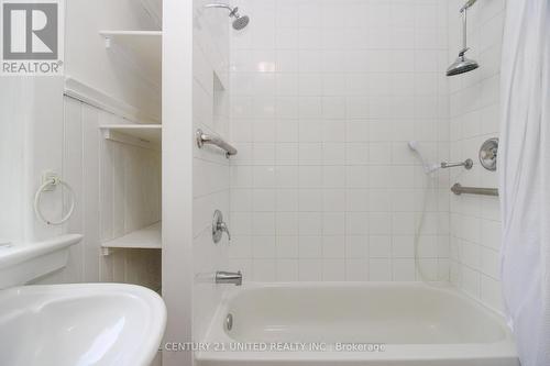 318 Frederick Avenue, Peterborough, ON - Indoor Photo Showing Bathroom