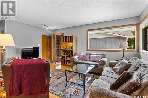 123 Tucker Crescent, Saskatoon, SK - Indoor Photo Showing Living Room