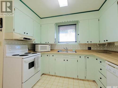 1003 King Street, Rosetown, SK - Indoor Photo Showing Kitchen With Double Sink