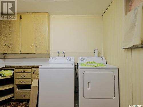 1003 King Street, Rosetown, SK - Indoor Photo Showing Laundry Room