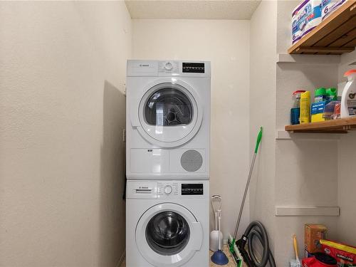 202-345 Morison Ave, Parksville, BC - Indoor Photo Showing Laundry Room