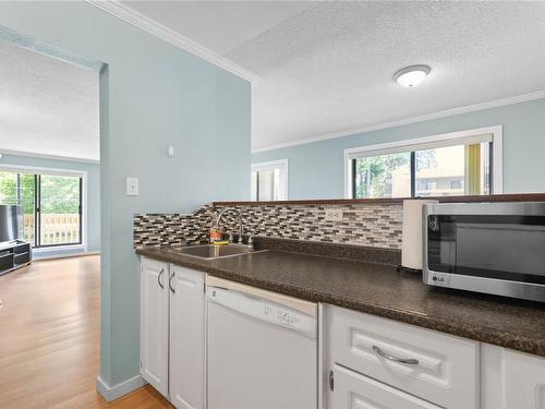 202-345 Morison Ave, Parksville, BC - Indoor Photo Showing Kitchen With Double Sink