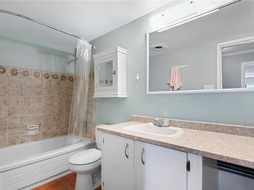 202-345 Morison Ave, Parksville, BC - Indoor Photo Showing Bathroom