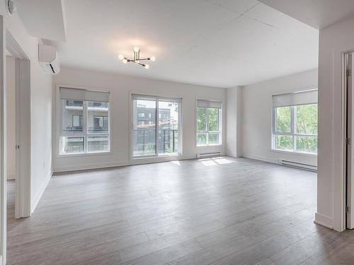 Salon - 406-65 Rue William-Macdonald, Montréal (Lachine), QC - Indoor Photo Showing Living Room