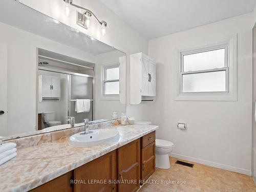 1213 Gloucester Sq, Pickering, ON - Indoor Photo Showing Bathroom