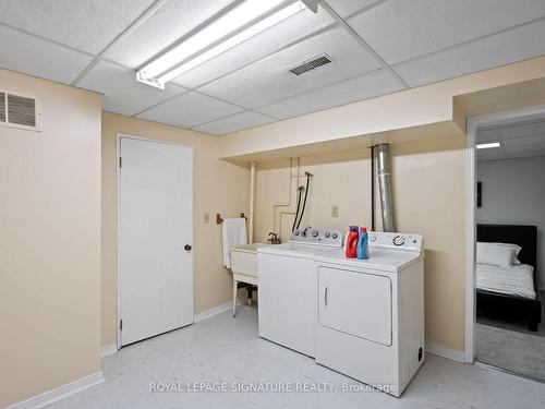 1213 Gloucester Sq, Pickering, ON - Indoor Photo Showing Laundry Room